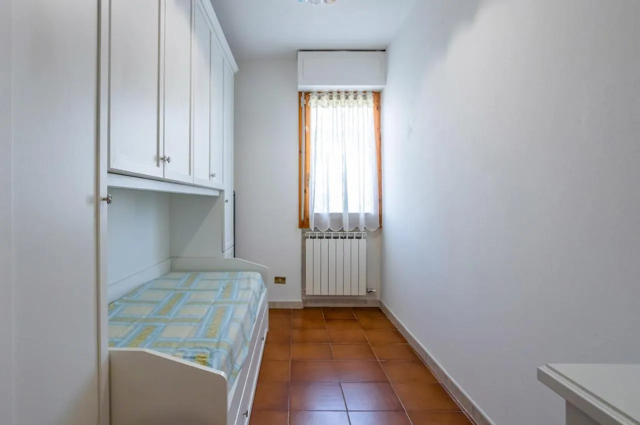 Viareggio Cozy Apartment With Balcony!