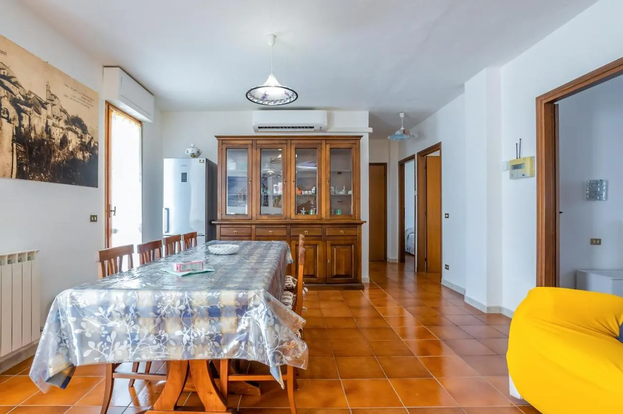 Viareggio Cozy Apartment With Balcony!