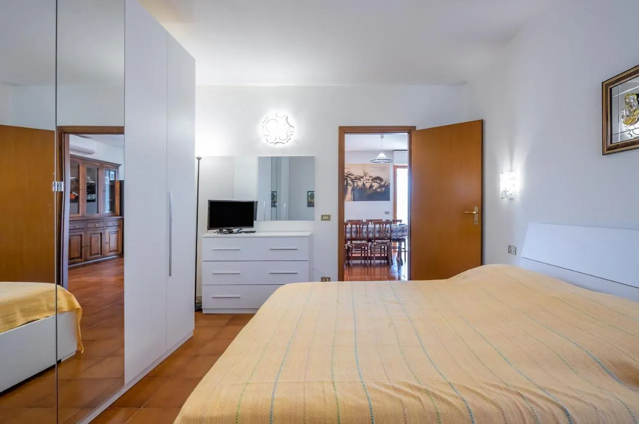 Viareggio Cozy Apartment With Balcony! Italy