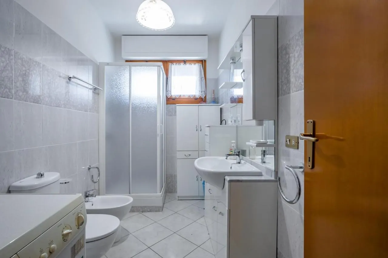 Viareggio Cozy Apartment With Balcony! Italy