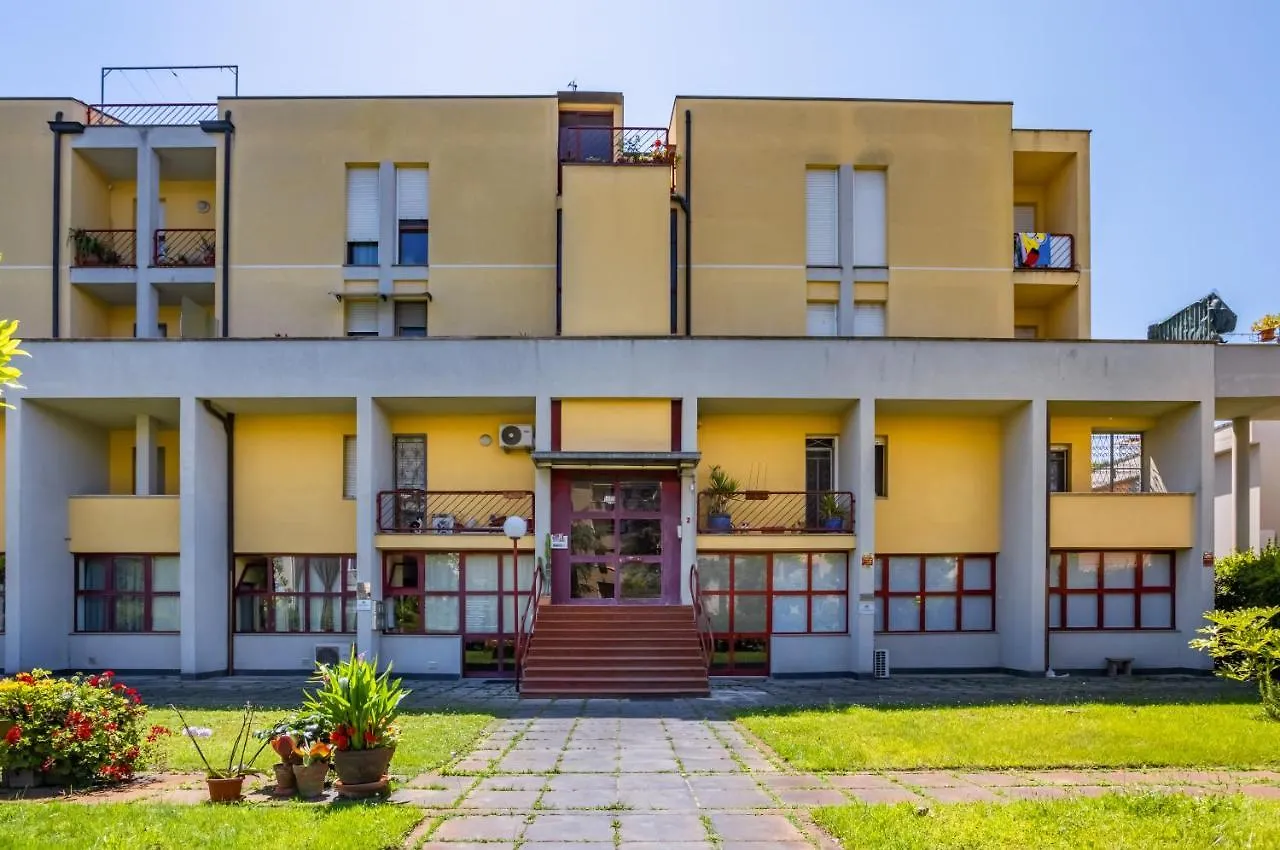 Viareggio Cozy Apartment With Balcony!