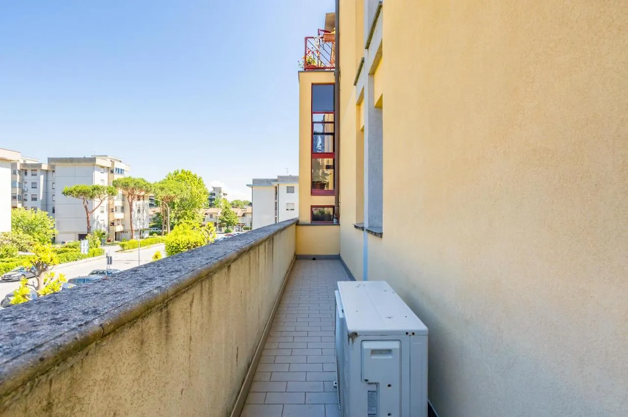 Viareggio Cozy Apartment With Balcony!