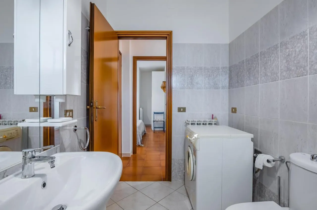 Viareggio Cozy Apartment With Balcony!